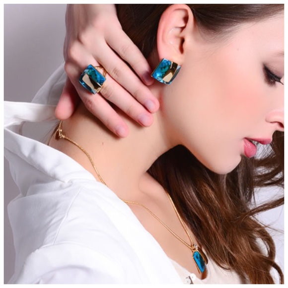 Swarovski Crystal Teal Statement Ring - Picture 4 of 7